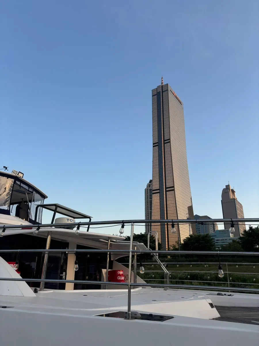 Panoramic Yeouido Han River view before the yacht departs