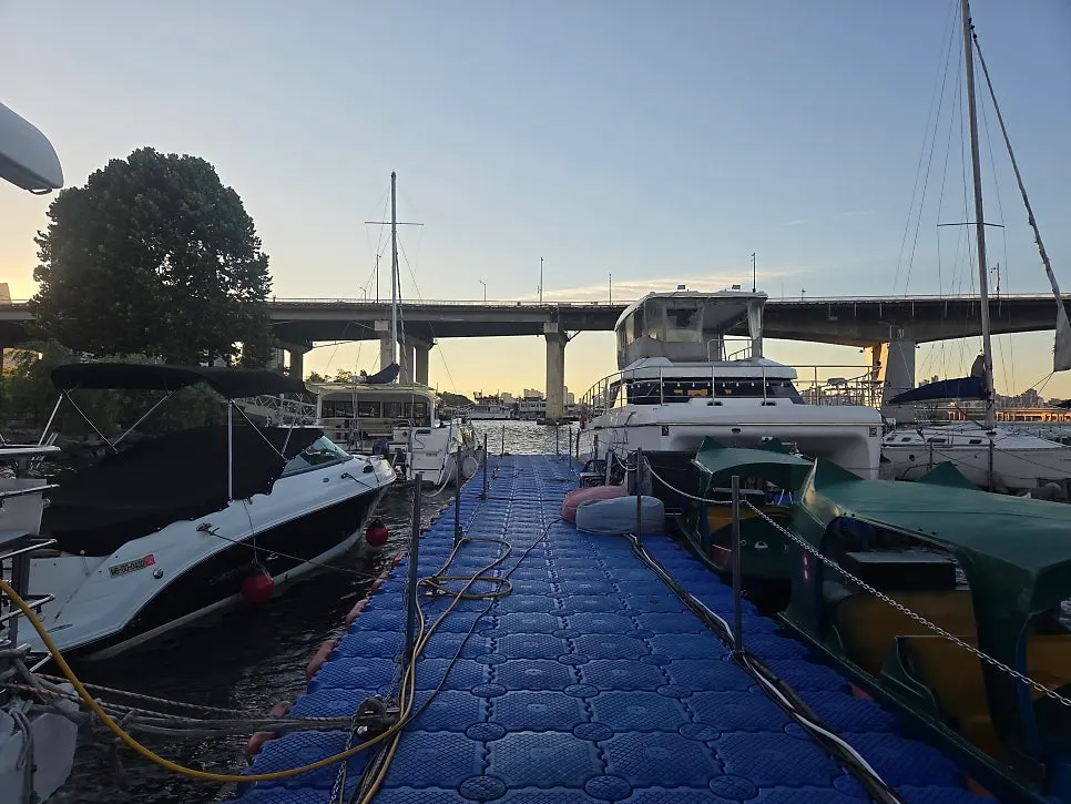 Photo related to the yacht boarding wait