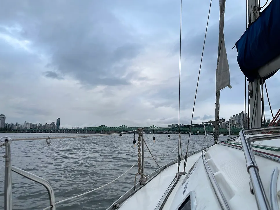 Scenery on a Yeouido Han River yacht tour