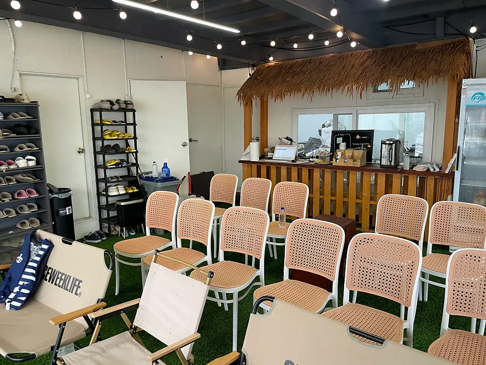 Sailing Paradise waiting area