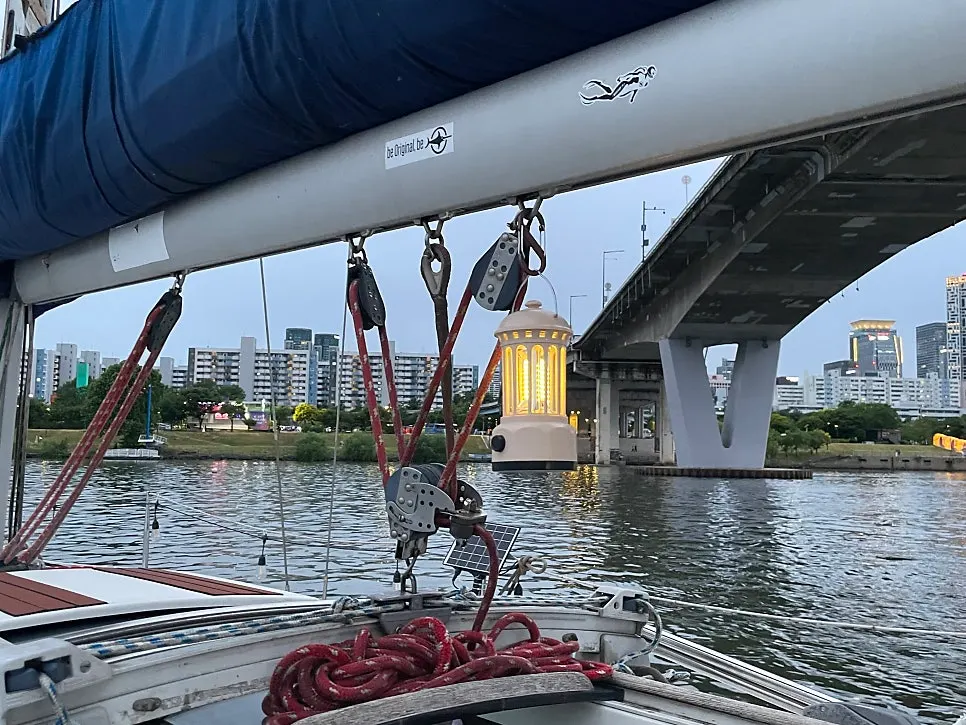 Yacht tour scenery on the urban Han River