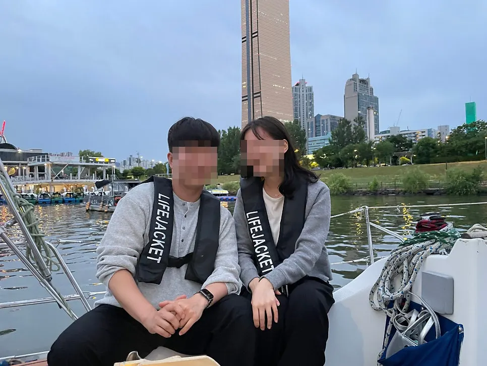 A relaxing Han River yacht healing time