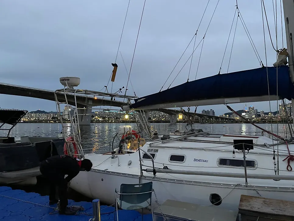 Han River yacht tour at sunset