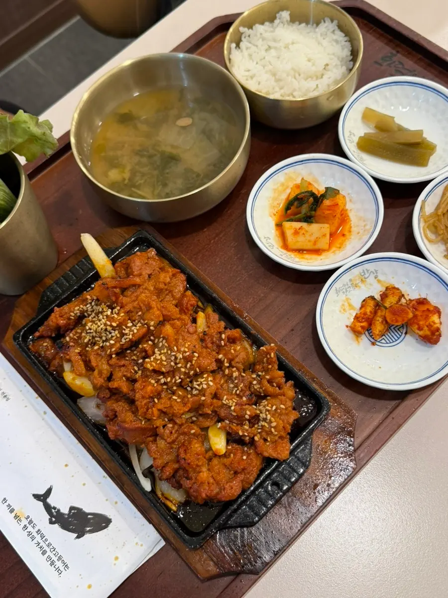Hearth-grilled mackerel set with a large mackerel