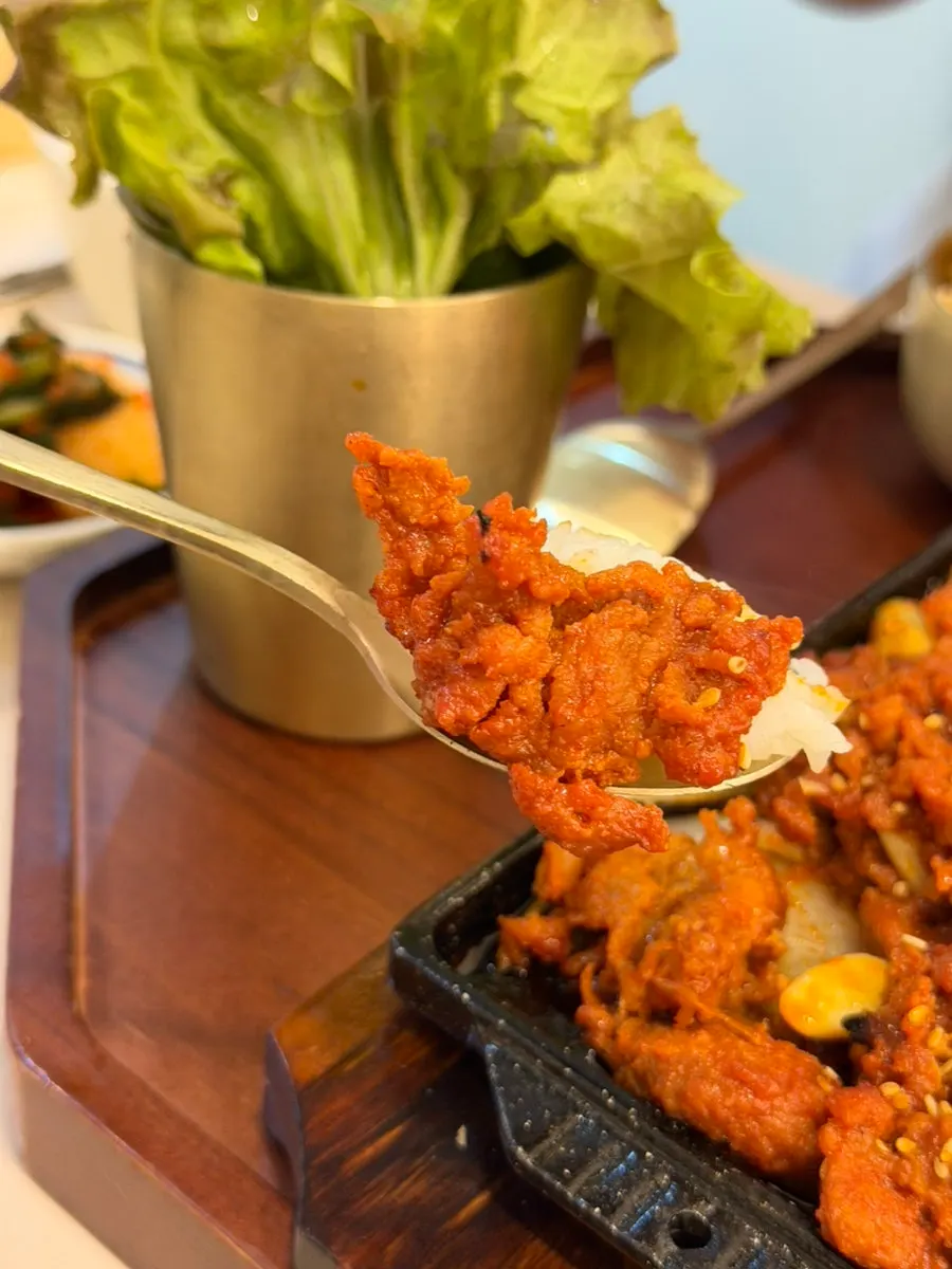 Thick mackerel flesh pulled apart with chopsticks
