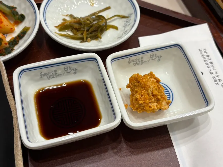 셀프바에서 다시 담아온 반찬 접시