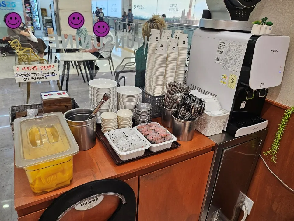 Combo set with gimbap, fried snacks, sundae, and tteokbokki served together
