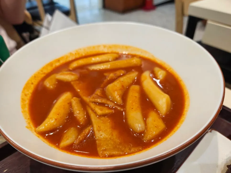Hyeonseonine tteokbokki with plenty of broth