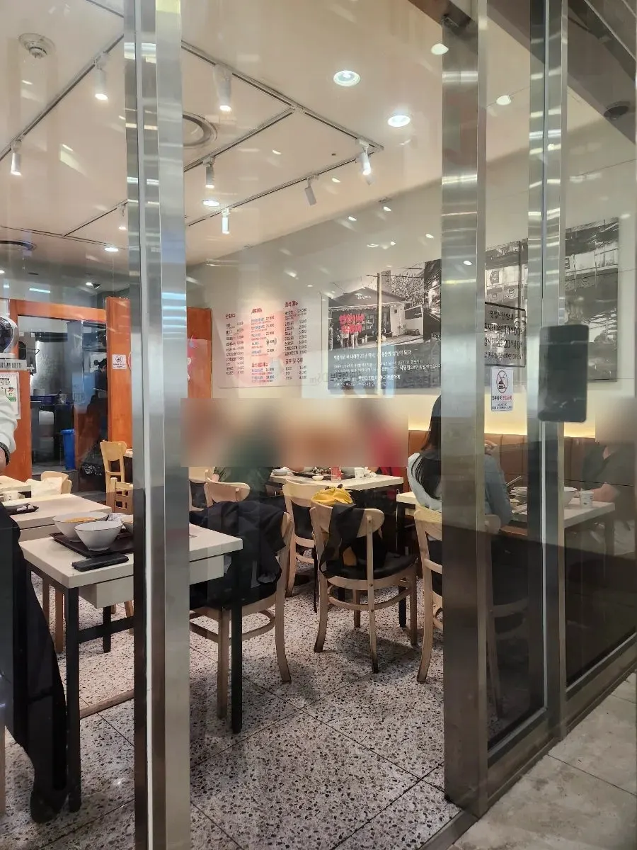 중간맛 떡볶이와 양념 떡