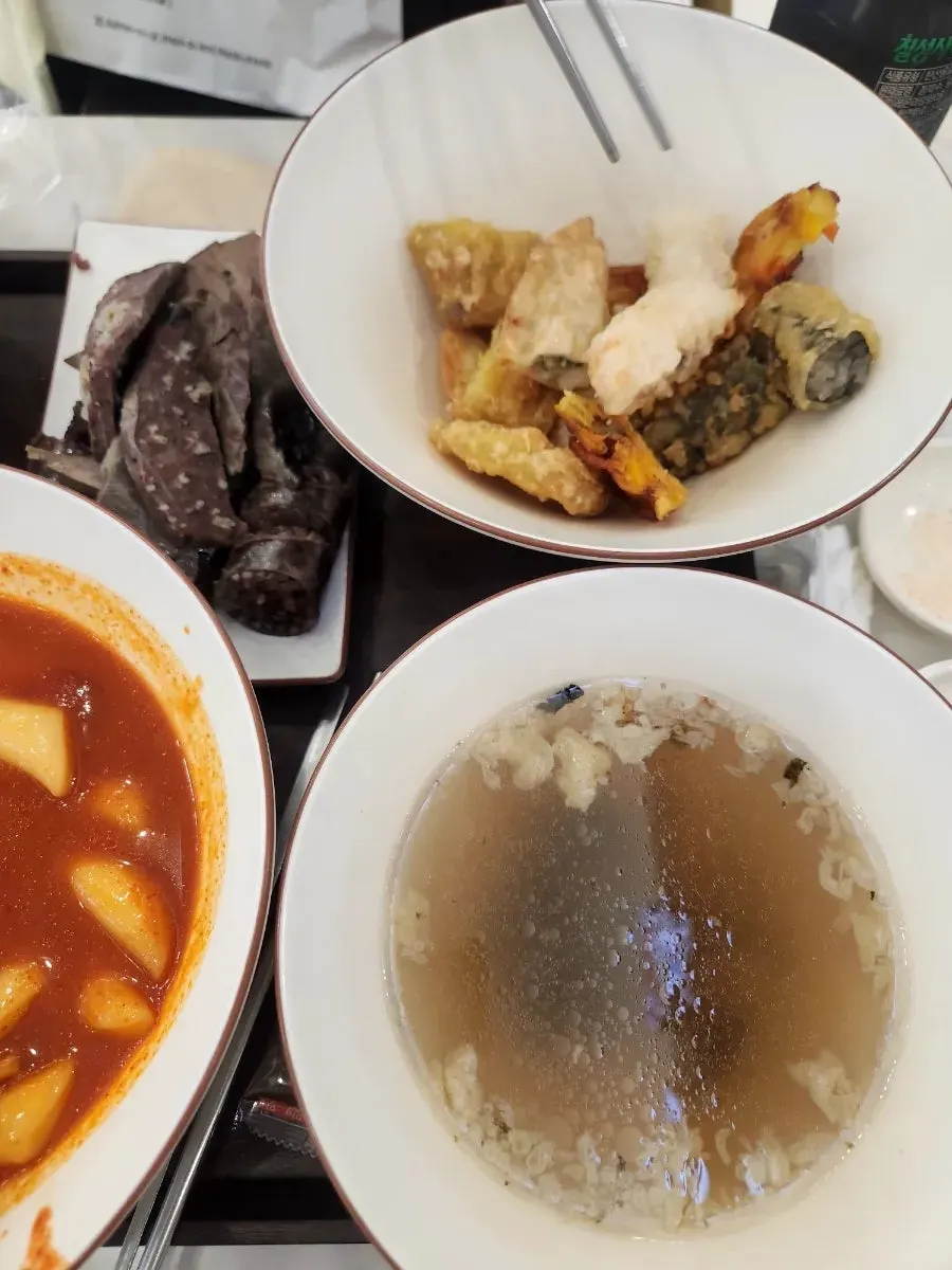 빠르게 나온 분식 메뉴