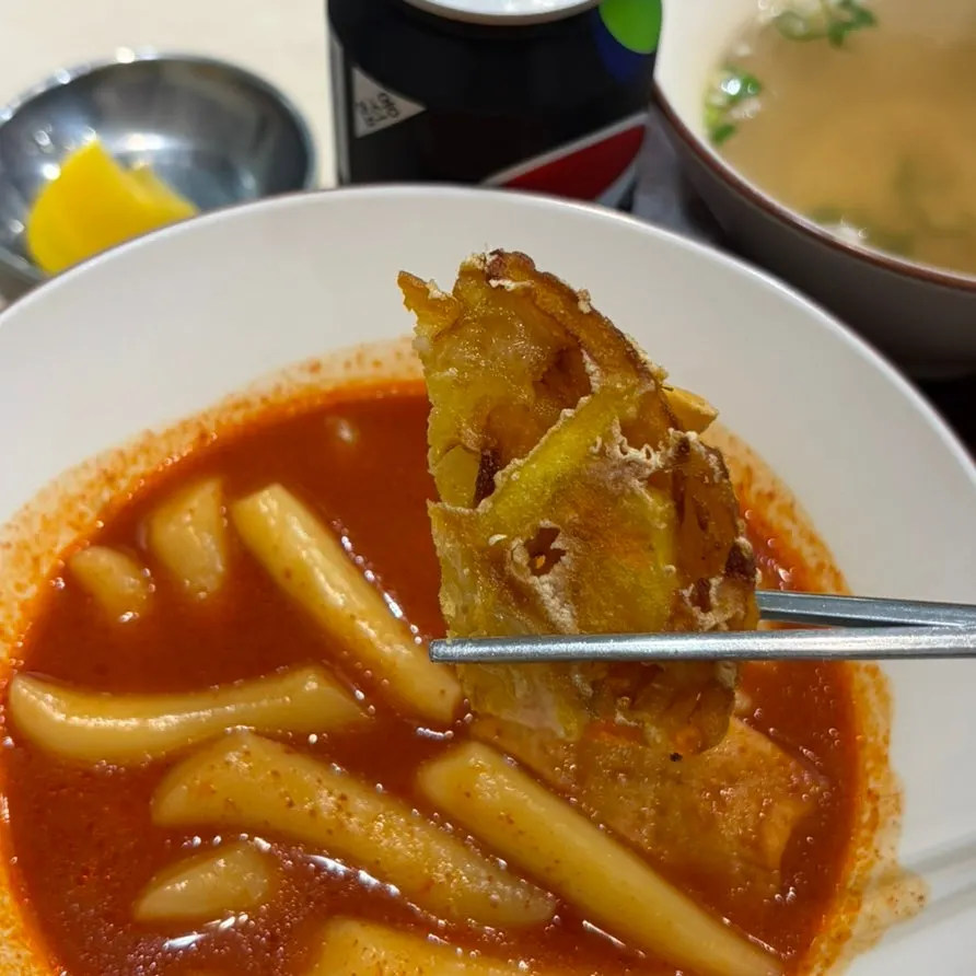 떡볶이 국물에 찍어 먹는 튀김