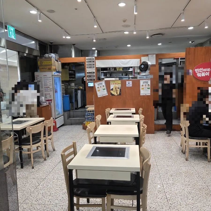 IFC몰 지하 2층 현선이네 떡볶이 간판