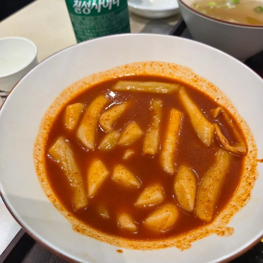 떡볶이 순대 튀김 김밥이 차려진 현선이 세트 한상