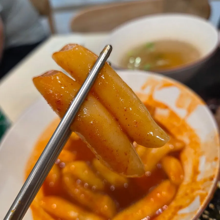 따뜻한 국물까지 곁들인 분식 한상