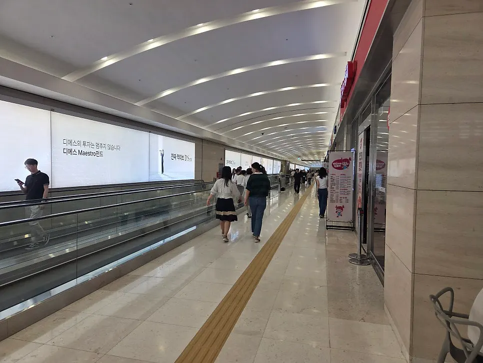 Underground passage connecting Yeouido Station to IFC Mall