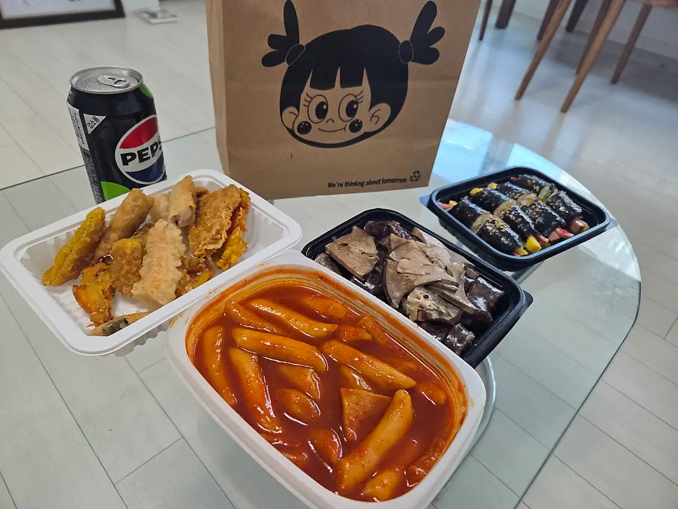 Takeout bag with the Hyeonseon Combo Set
