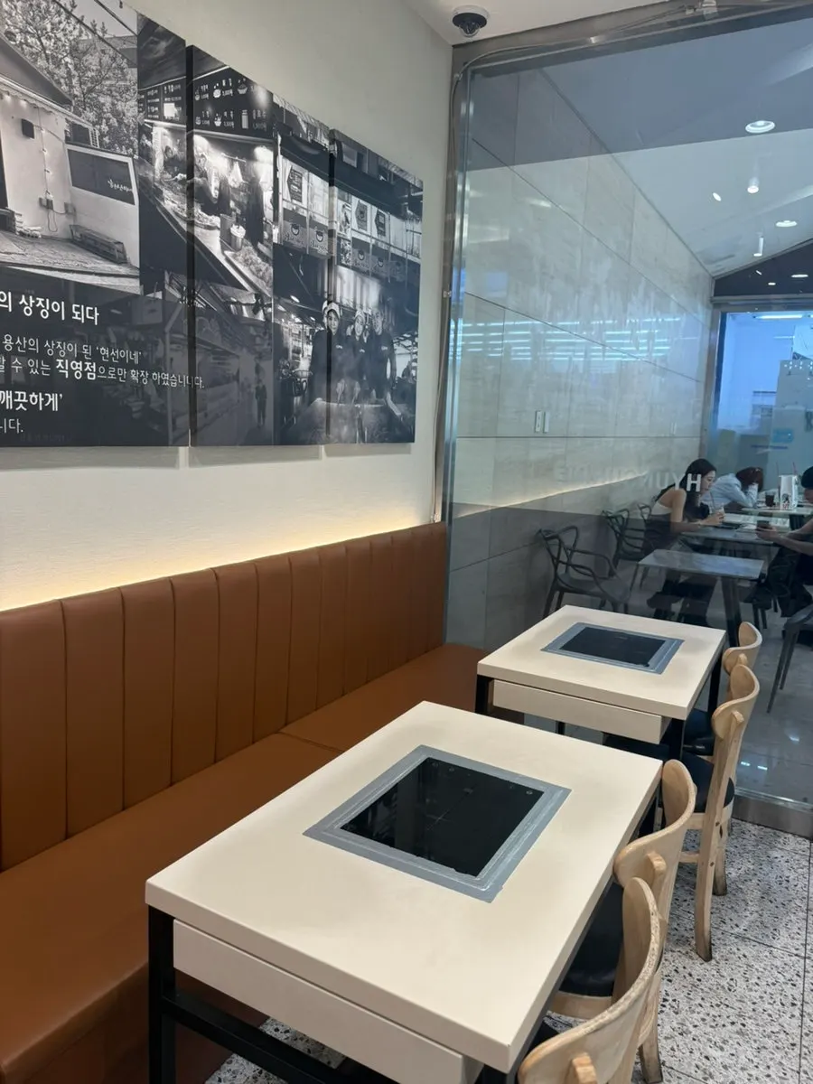 Interior of Hyeonseonine Premium IFC Mall Branch