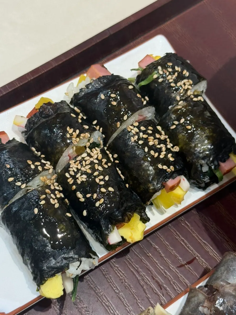 Plate of mini gimbap included in the Hyeonseoni Set