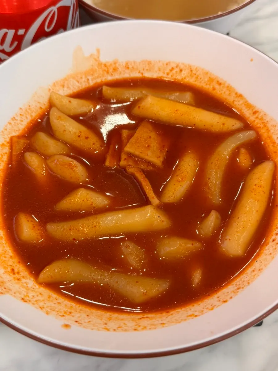 떡볶이 튀김 순대 김밥이 차려진 현선이세트 한상