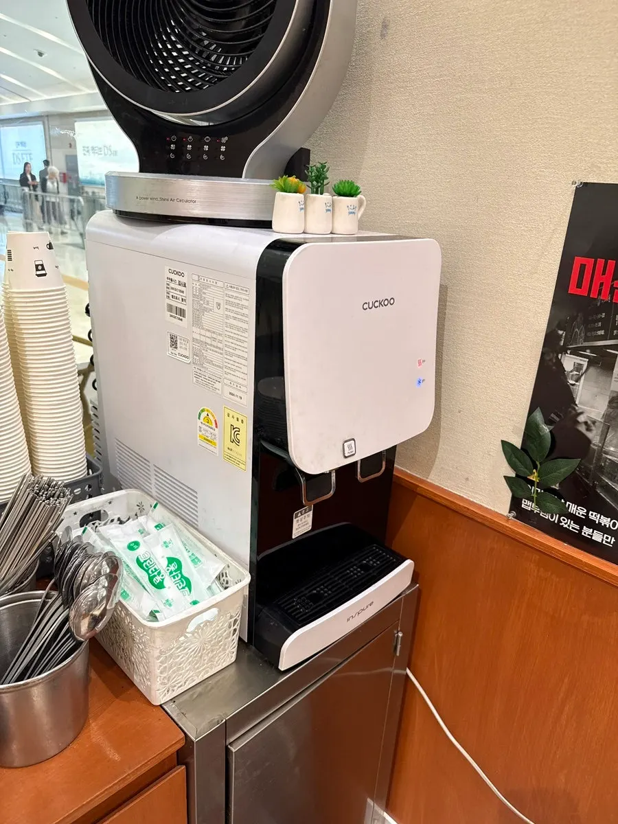 Self-serve bar at Hyeonseonine Premium IFC Mall Branch