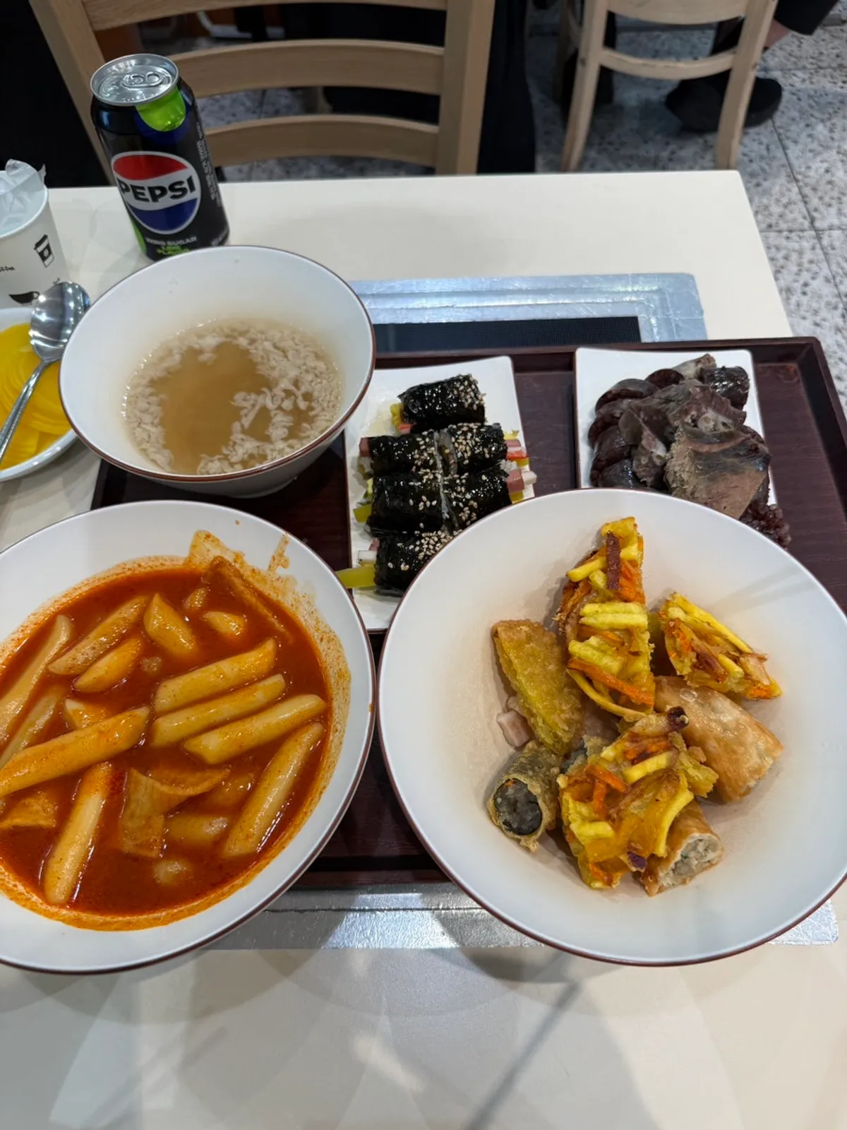소스가 밴 밀떡 국물떡볶이 클로즈업