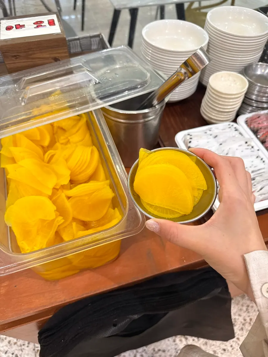 Small plates, utensils and wet wipes at the self-serve bar