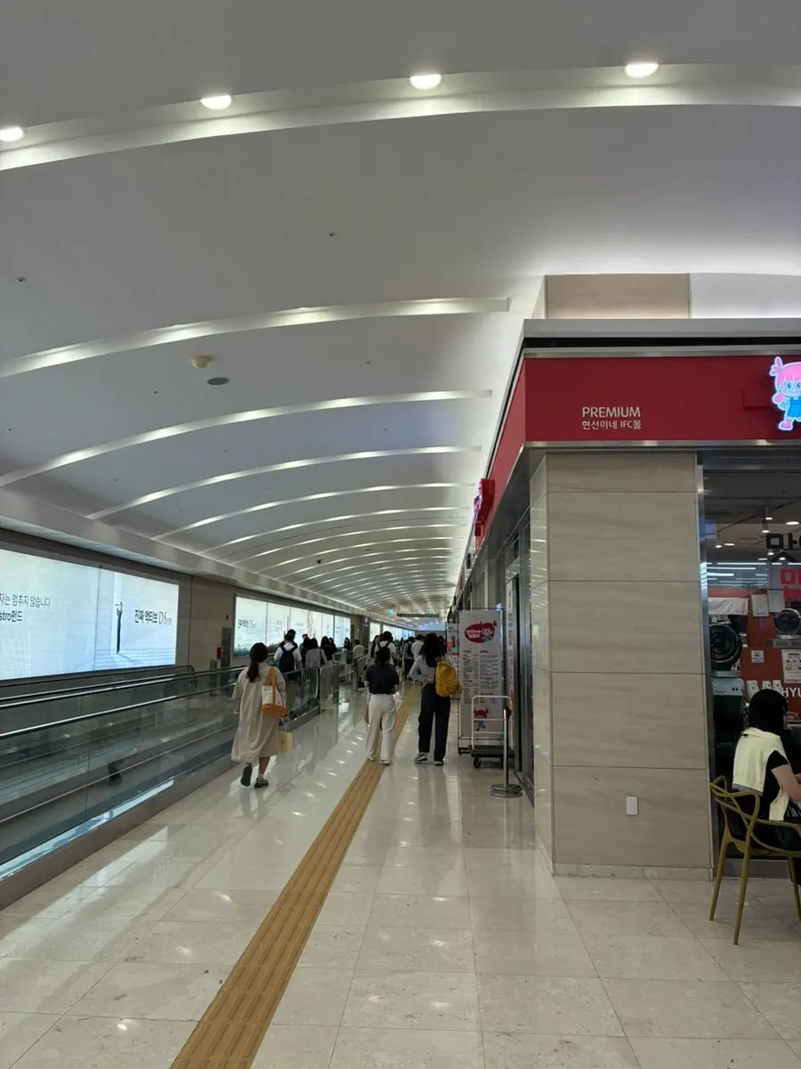 Visiting Hyeonseonine Premium at Yeouido IFC Mall