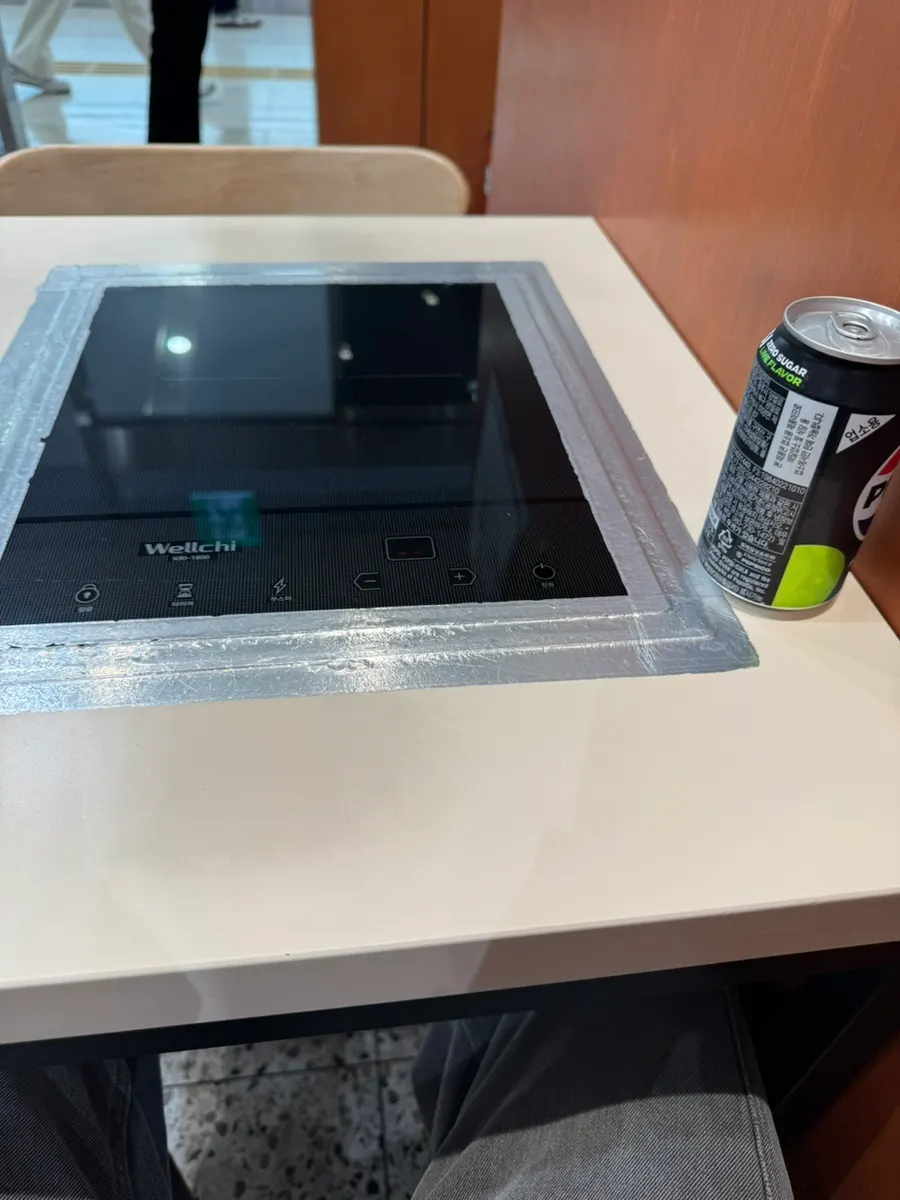 Two-person table seating at Hyeonseonine IFC Mall Branch