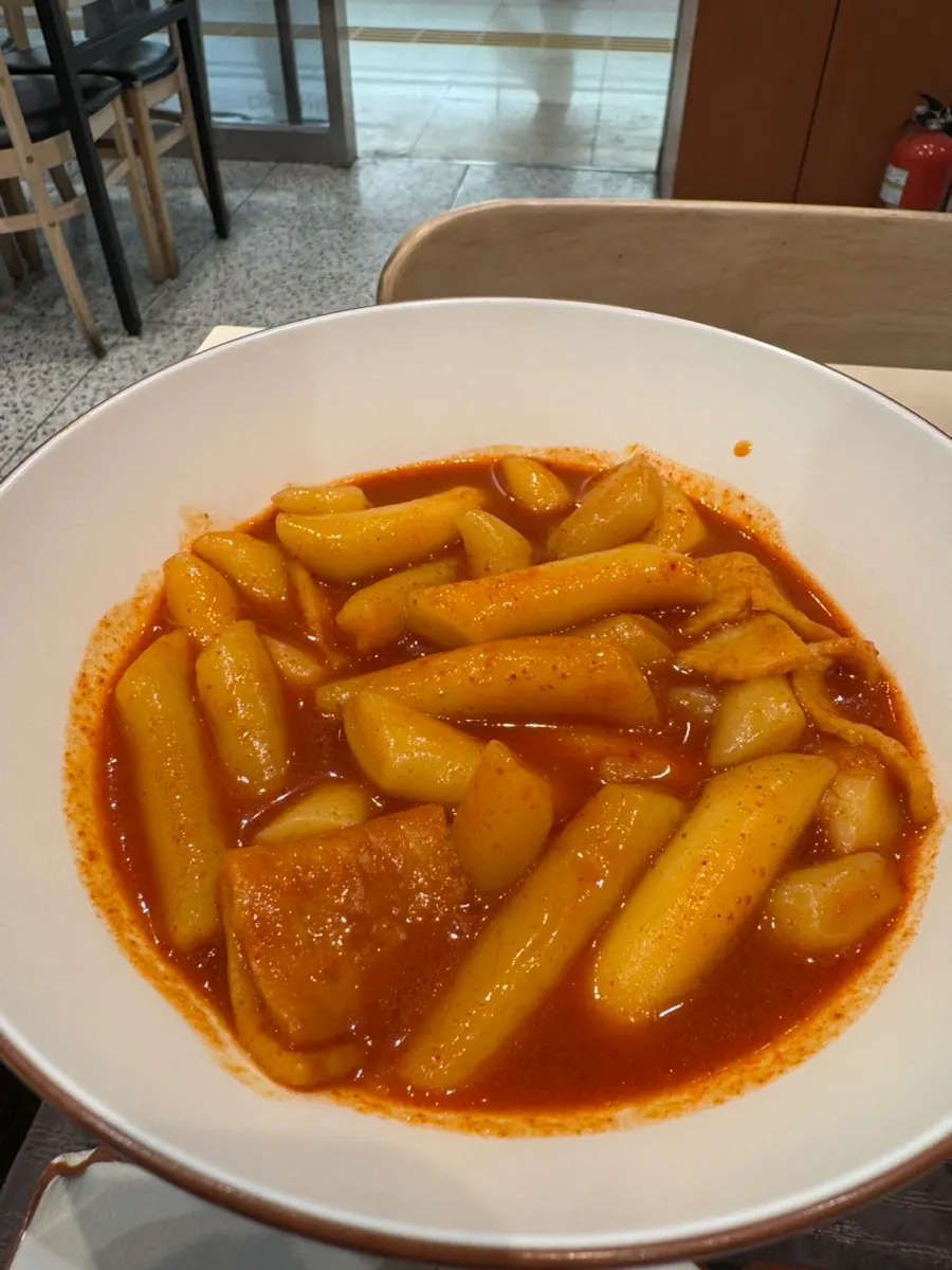 Hyeonseonine's tteokbokki served in mild spice level