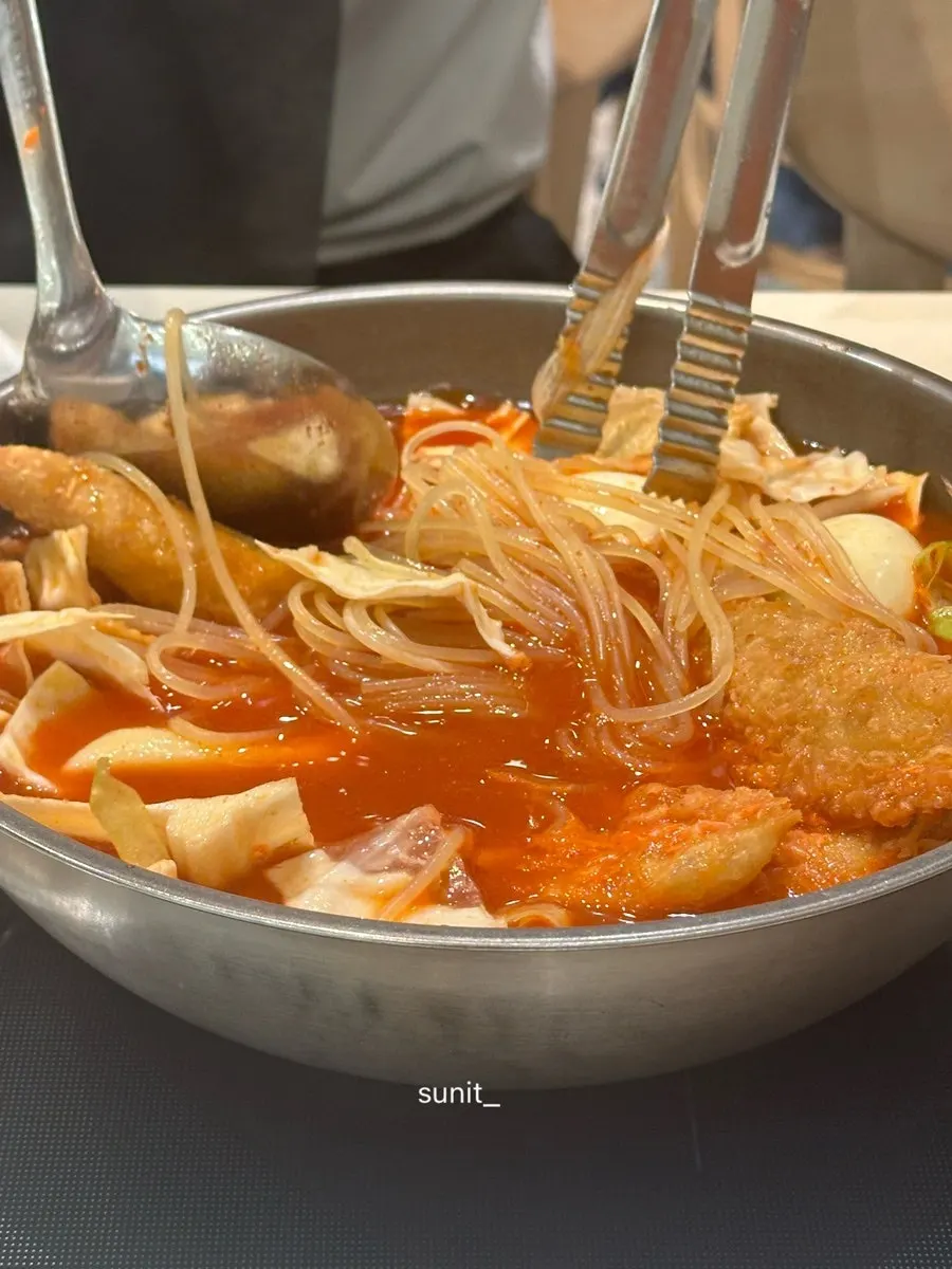 끓고 있는 현선이네 즉석떡볶이