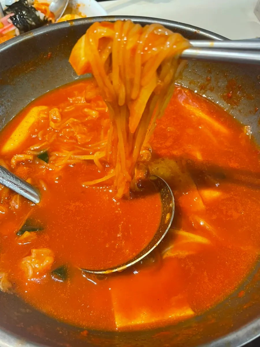 Tteokbokki meal with gimbap and fish-cake broth