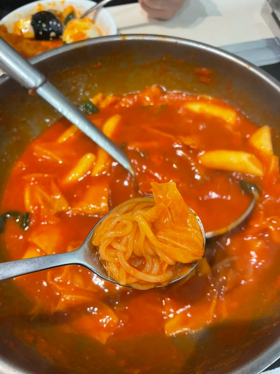Tteokbokki meal with gimbap and fish-cake broth