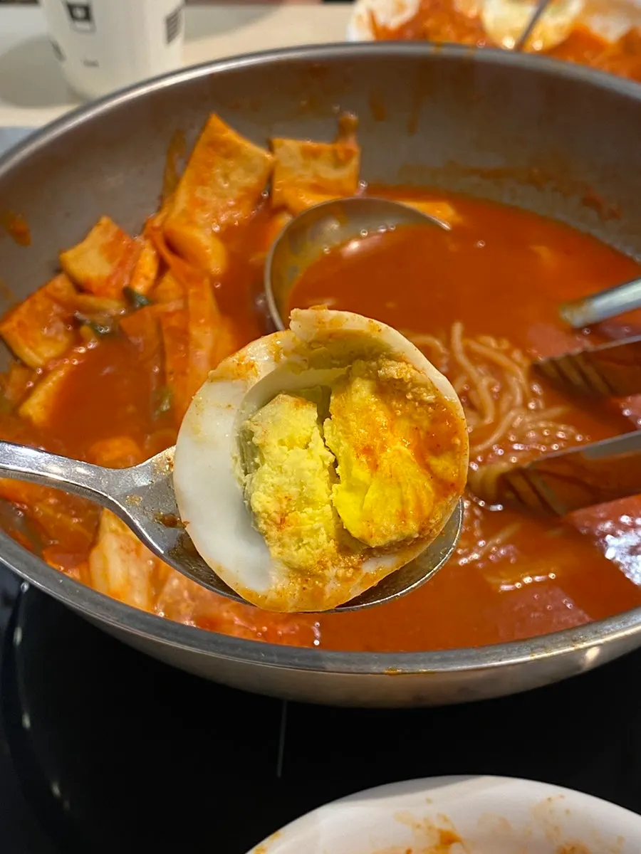 The nearly emptied pot of instant tteokbokki