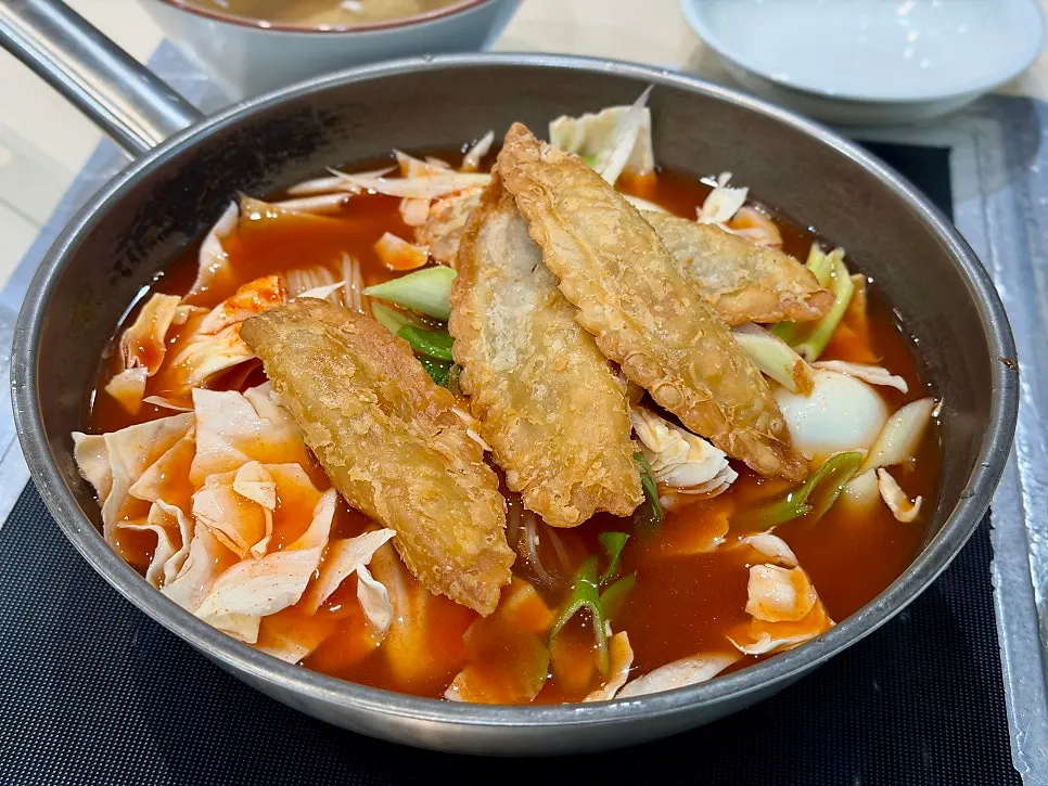 Instant tteokbokki in a pot