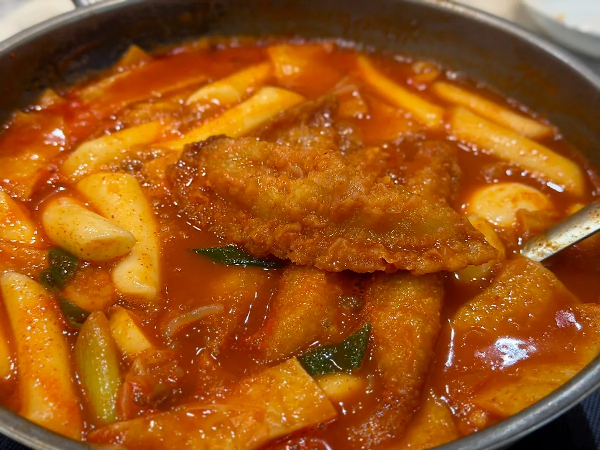 Instant tteokbokki with yaki mandu added
