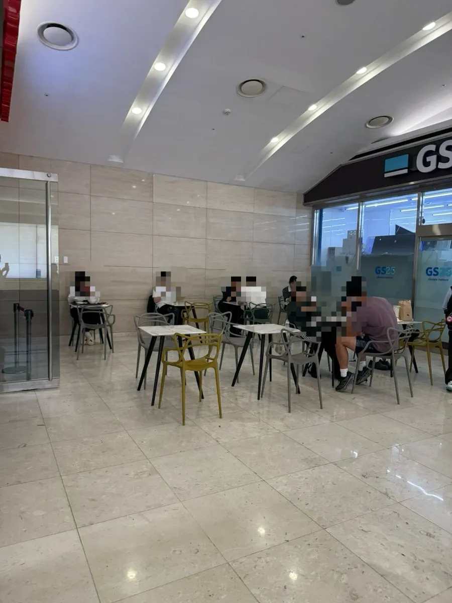 IFC商城贤善伊家直营店内部景象