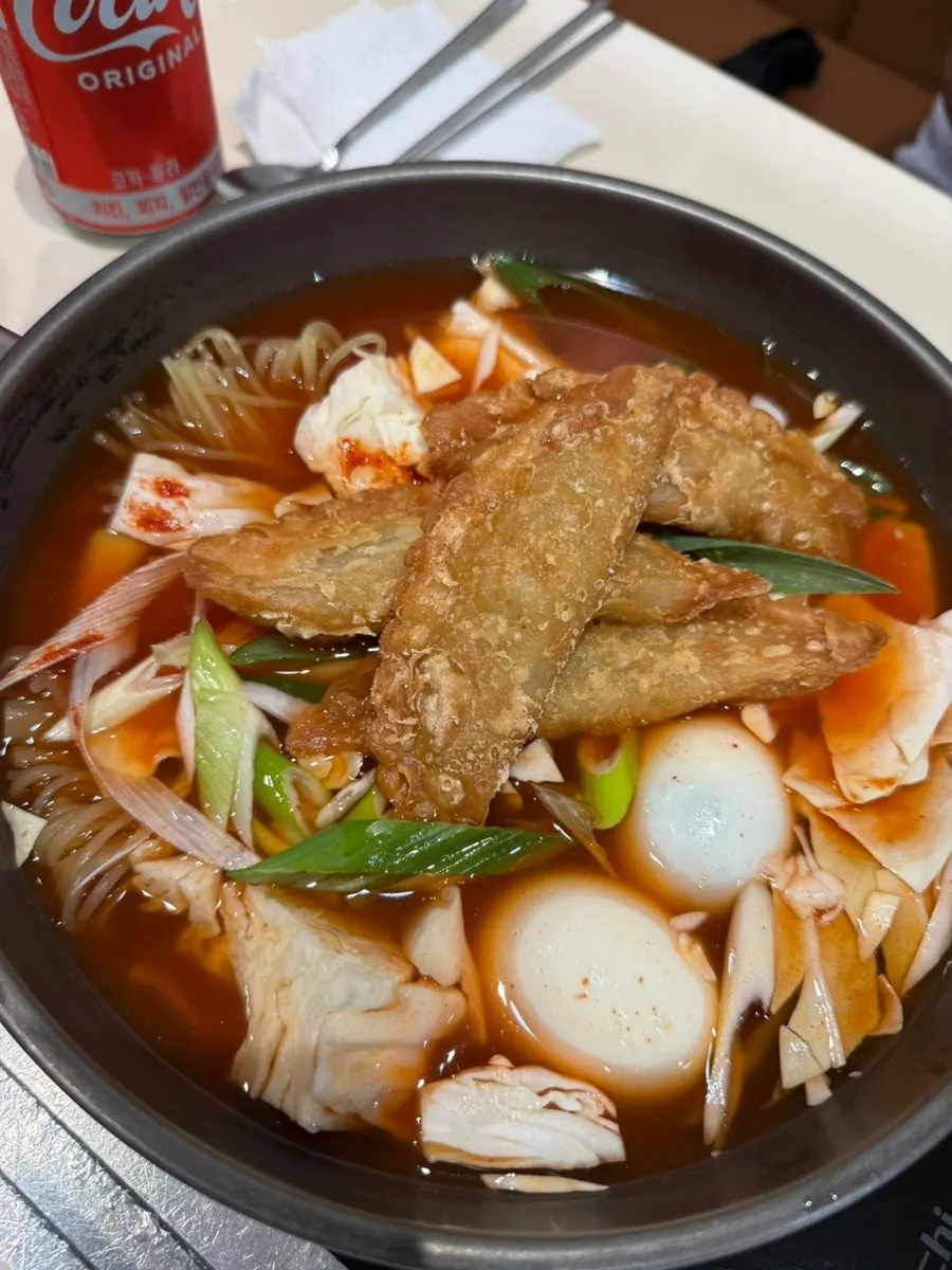 含年糕、鱼糕、卷面的即食辣炒年糕配料