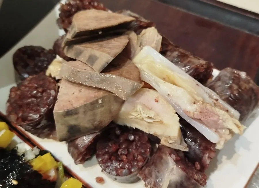 A plate of plump, well-filled sundae