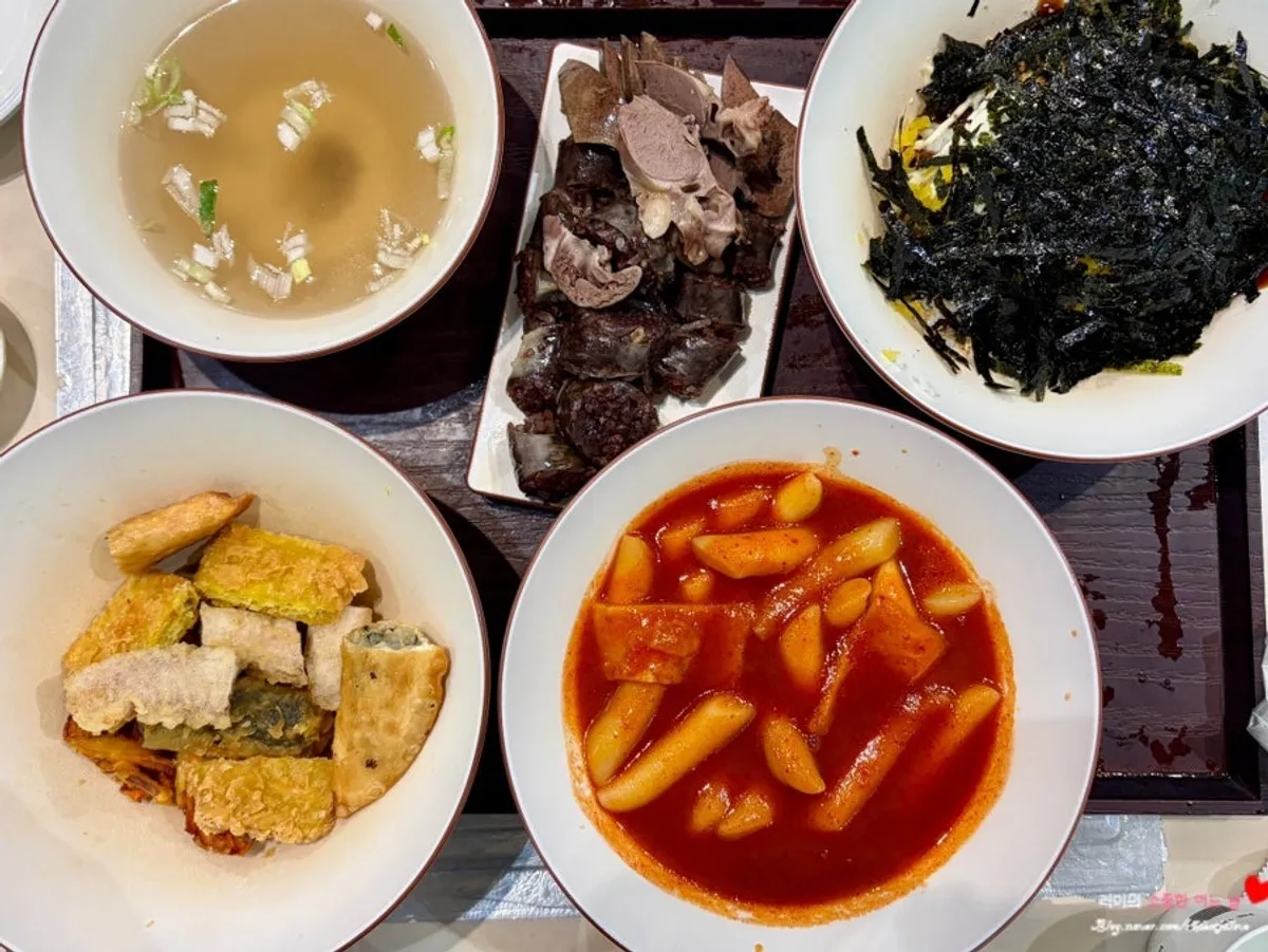 떡볶이 순대 튀김 주먹밥으로 차린 현선이 콤보 세트 한상