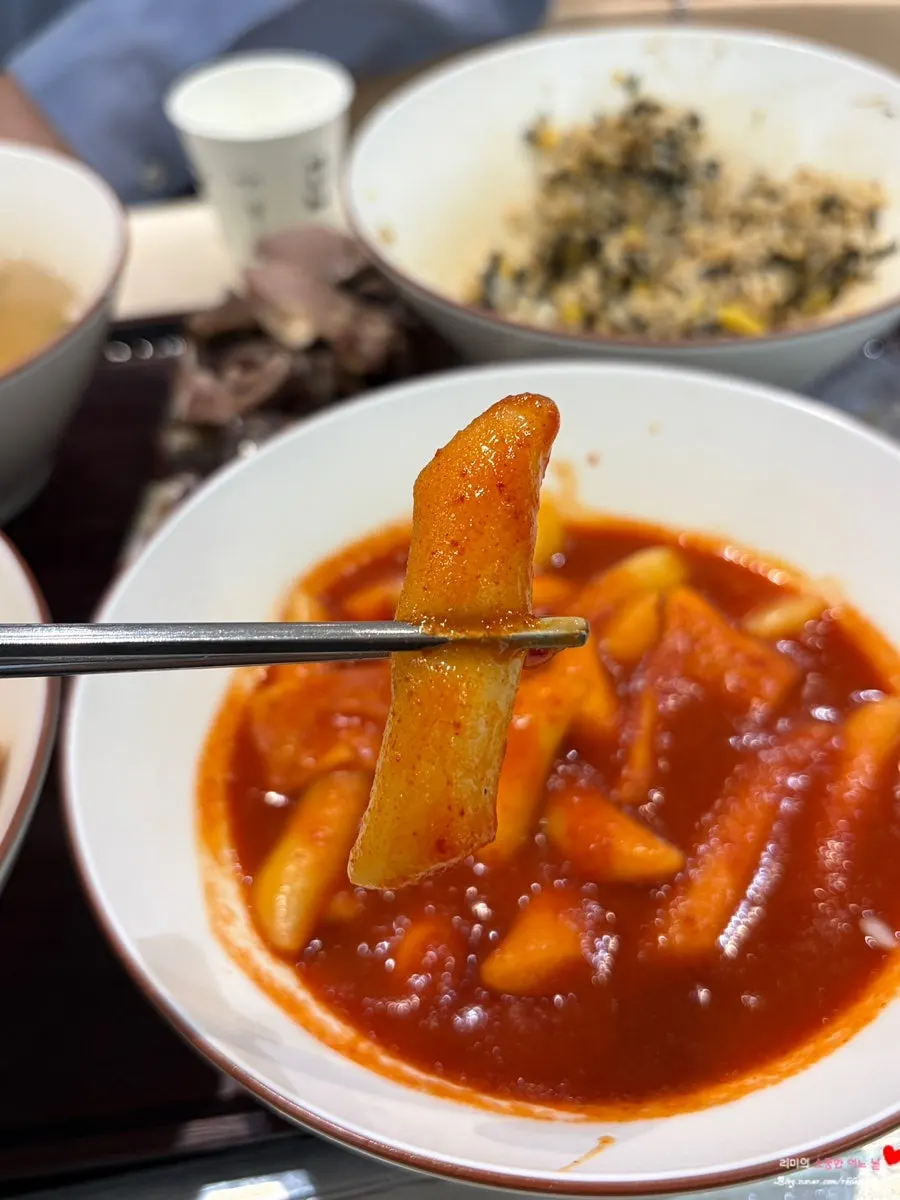 붉은 양념이 진한 현선이네 매운맛 떡볶이 클로즈업