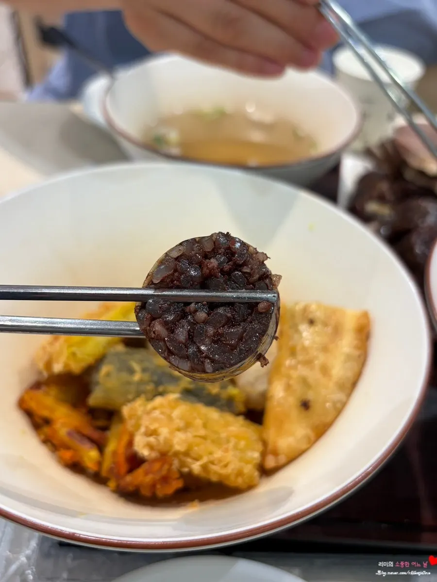 떡볶이 양념에 찍은 현선이네 순대