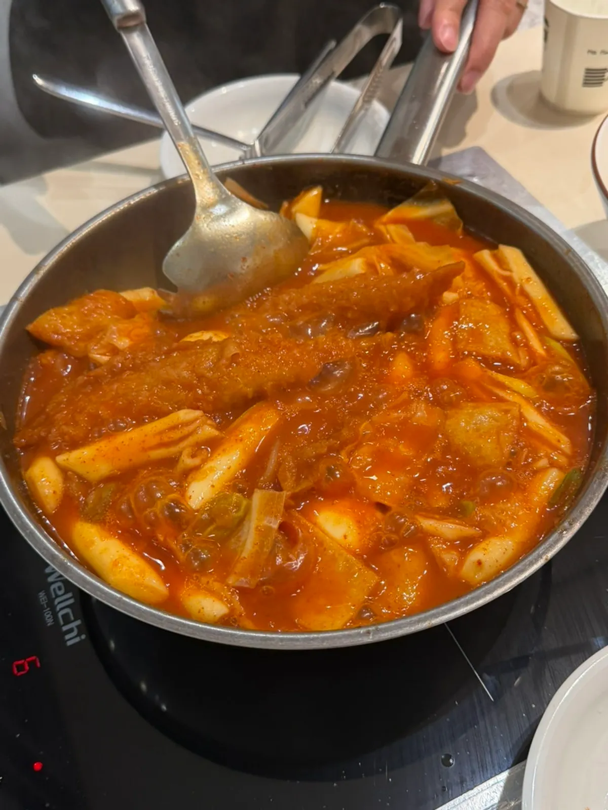 테이블에서 끓고 있는 현선이네 즉석떡볶이