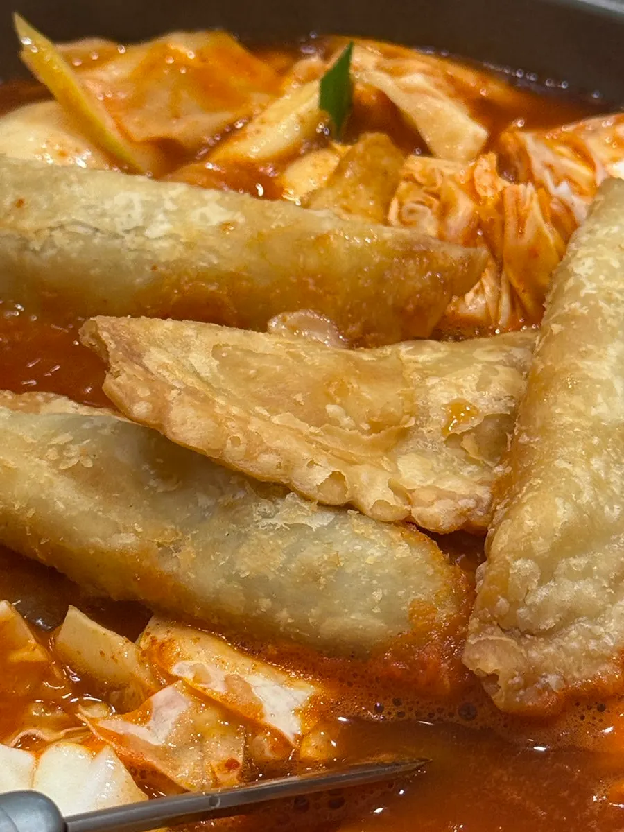 Close-up of the bubbling tteokbokki sauce