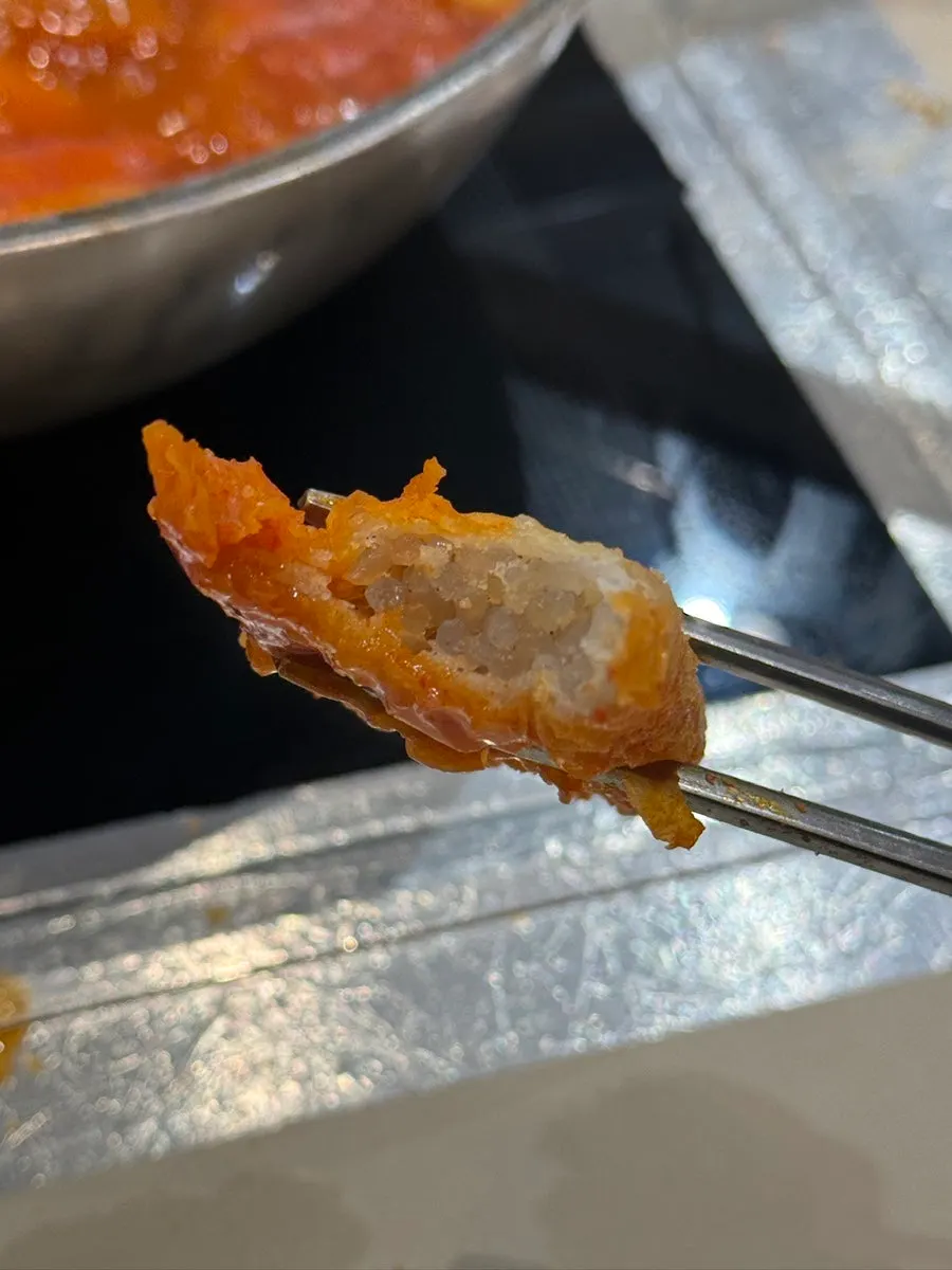 Picking up a broth-soaked yaki-mandu