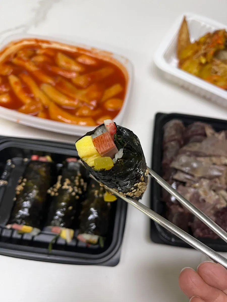 양념이 배어든 쫀득한 매운 떡볶이 클로즈업