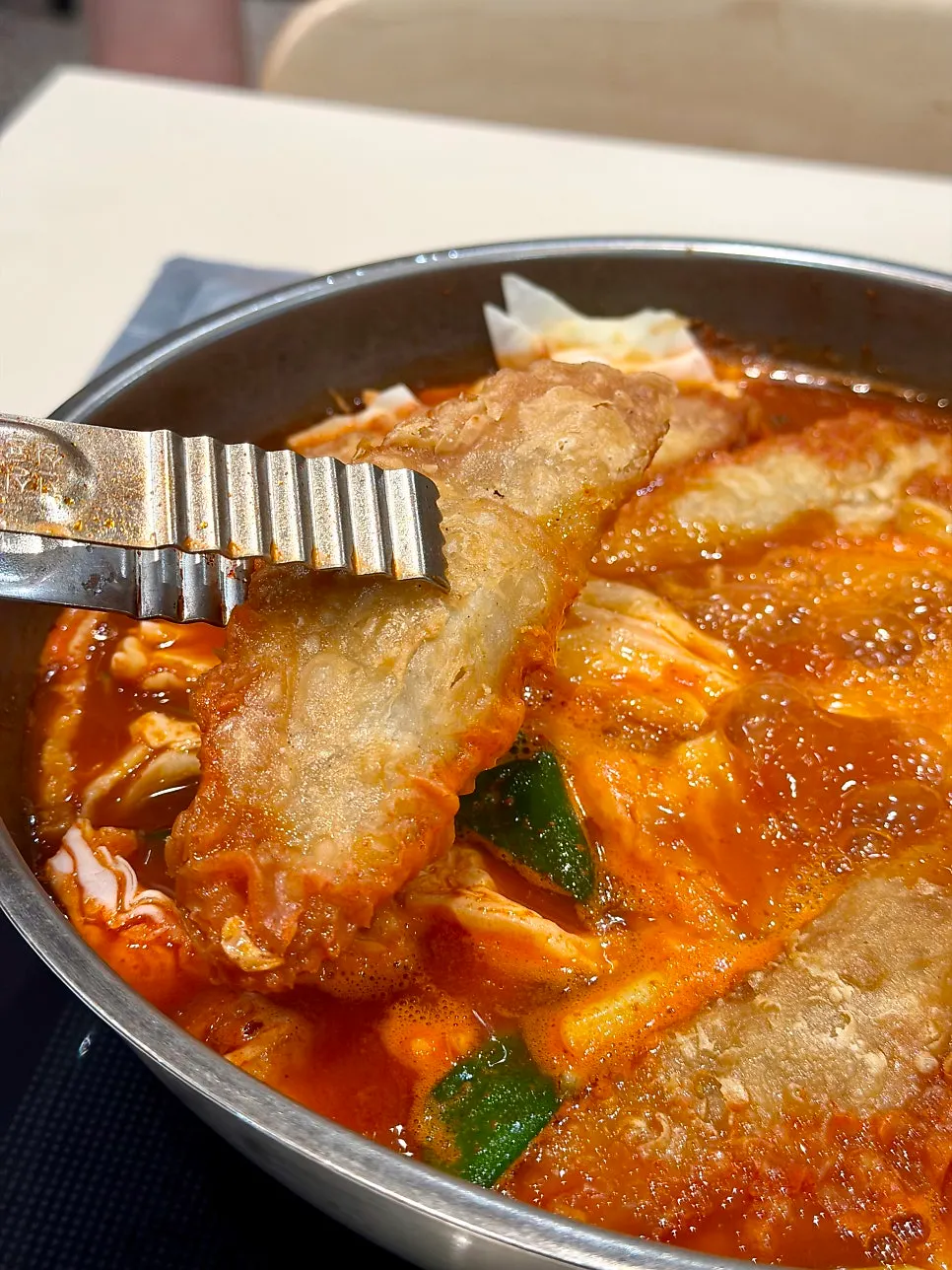Boiled-up broth and rice cakes in the instant tteokbokki