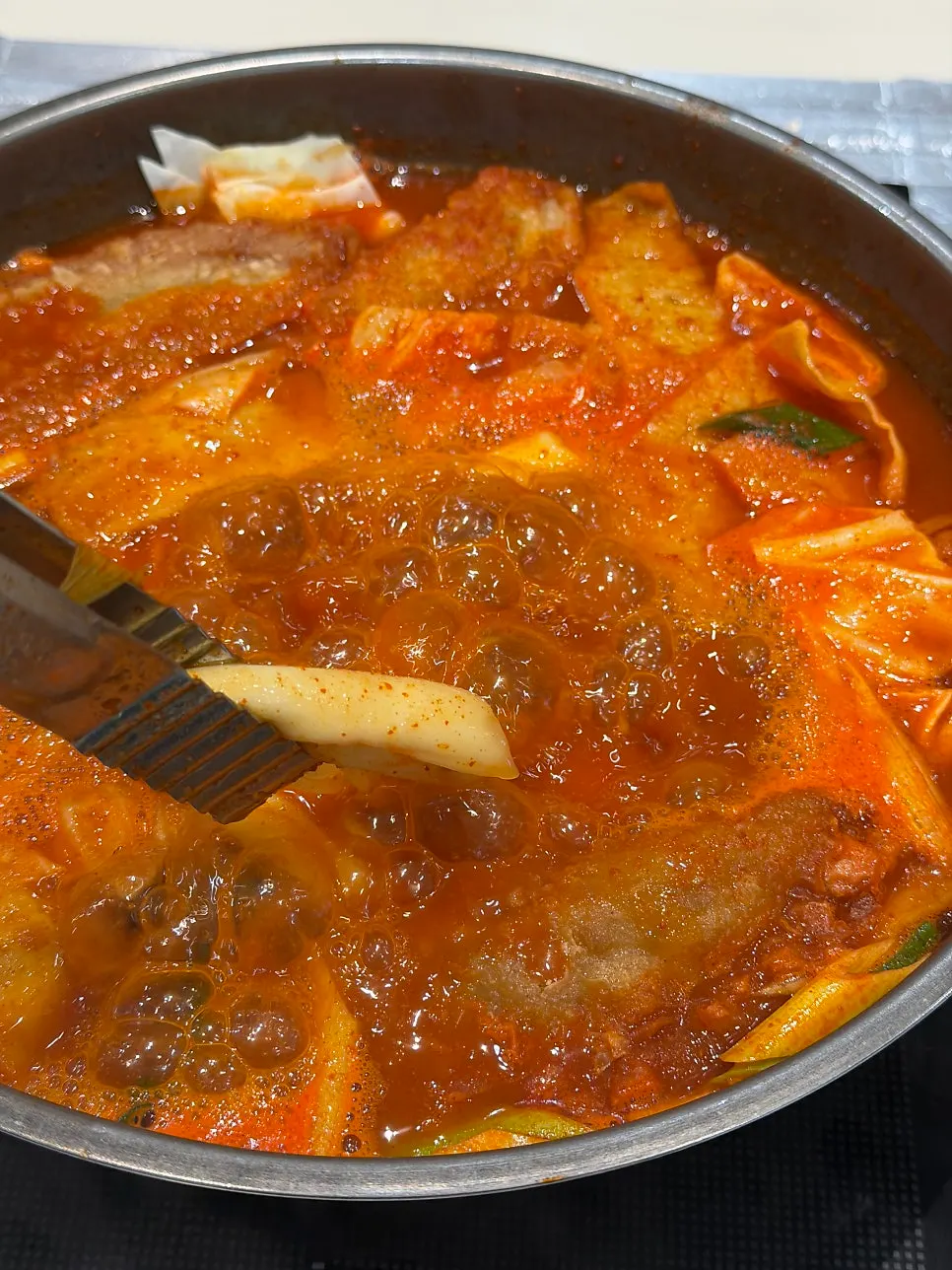 Instant tteokbokki with jjolmyeon noodles added