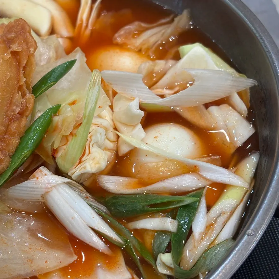 Instant tteokbokki boiling on the table
