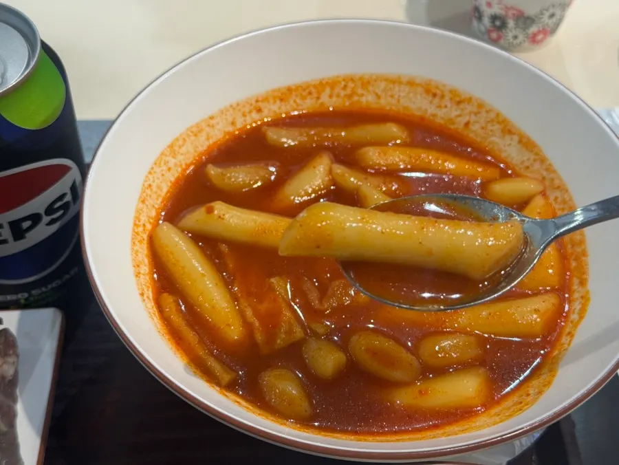 Broth tteokbokki ordered at medium spice