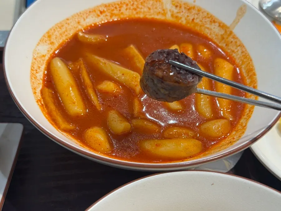 Glutinous rice sundae served with liver and lungs